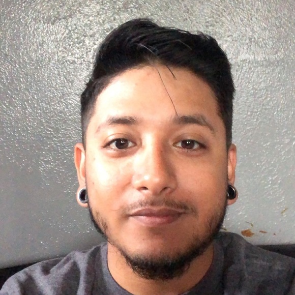 Meet your Posher, Carlos - Picture 1 of 1